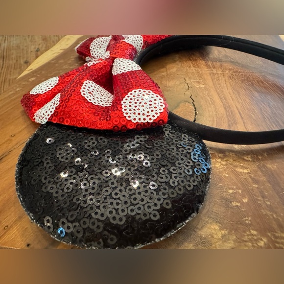 🐭Disney Sequined Mouse Ears, Set of 2 - Picture 6 of 13